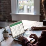 HOMEM-PC-EXCEL-COMPRADOR